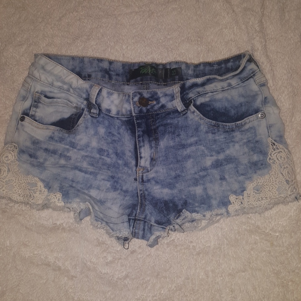 Cute Thread Market distressed shorts
